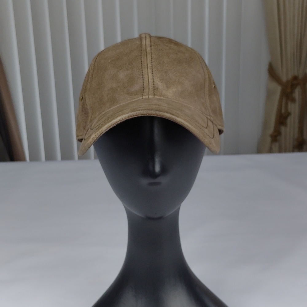 Henschel Hat Co. Men's Leather Cap.
